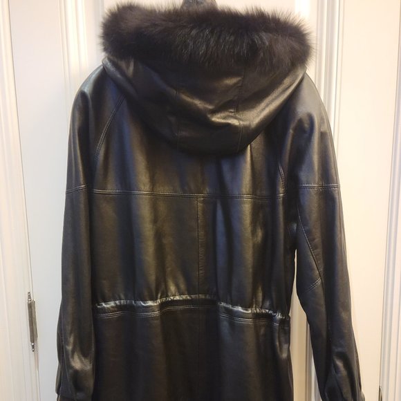 Di Capra International Lamb Leather Hooded Coat - Picture 13 of 16